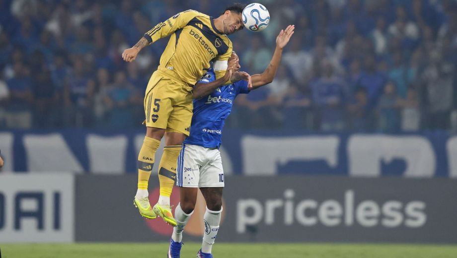 Paredes vs. Pereira, el duelo de la noche en el Mineirao. (AP)