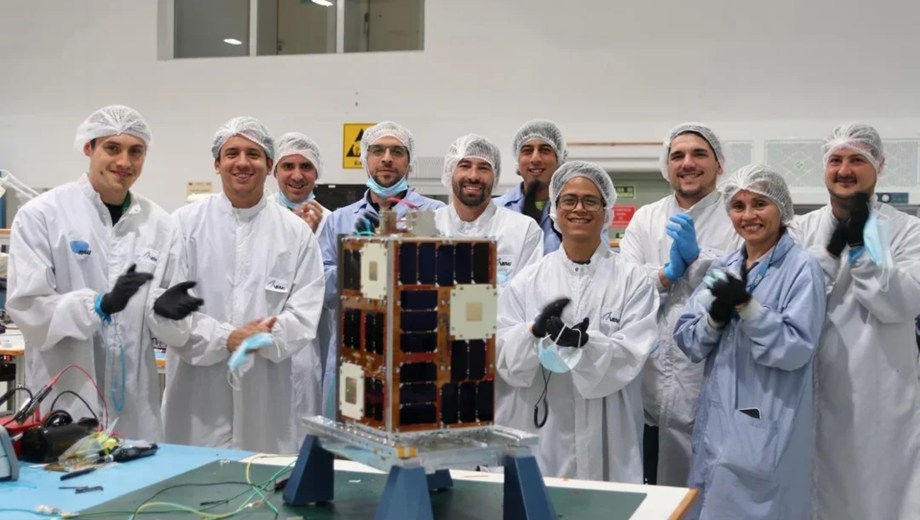 La misión del microsatélite argentino ATENEA finalizó con éxito.