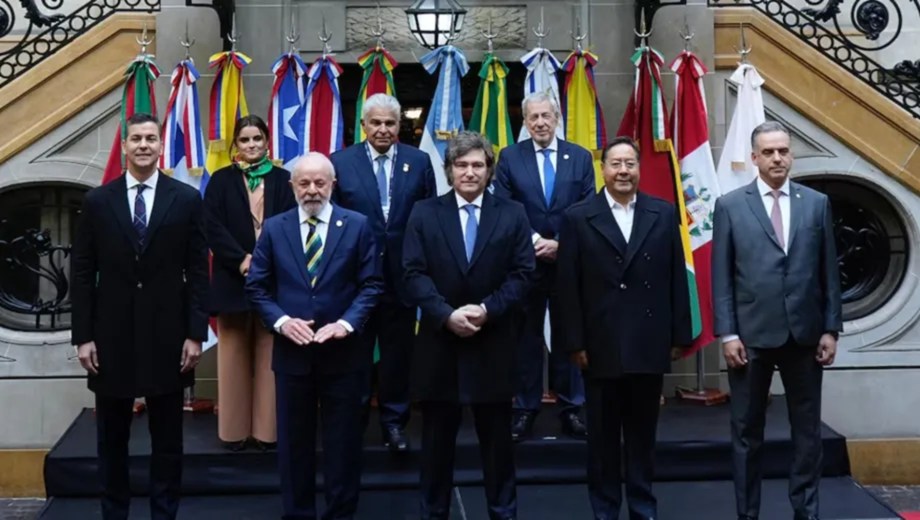 Entra en vigencia el acuerdo Mercosur–Unión Europea.