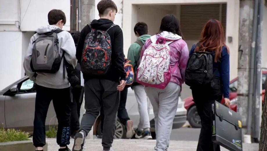 Dos psicólogas advierten sobre la vulnerabilidad de las adolescencias frente a un contexto de violencia generalizado. (Foto ilustrativa: Matías Subat).