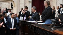 Imagen de Jornada cargada de tensión en Diputados: respaldo oficialista, cruces y gestos en el informe de Adorni