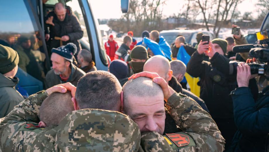 Ucrania y Rusia pactaron el regreso de 350 prisioneros de guerra a sus países de o´rigen (Foto: AFP)