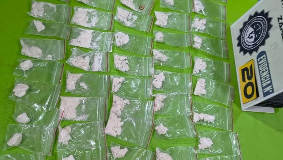Secuestro de droga y dinero tras allanamientos en Zapala por narcomenudeo.
