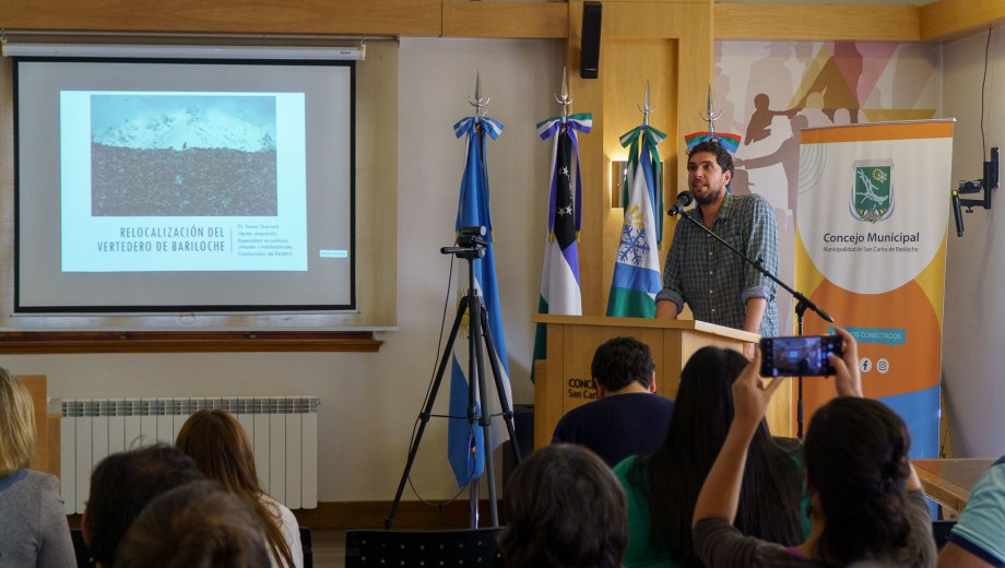 Este lunes comenzaron las exposiciones en la comisión especial por el basural de Bariloche. Foto: Marcelo Martinez