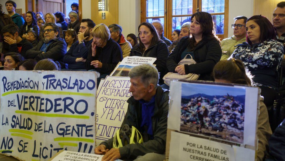 El debate por el basural de Bariloche vuelve a comisión y con la idea de abrir una mesa de diálogo amplia. Foto: Marcelo Martinez