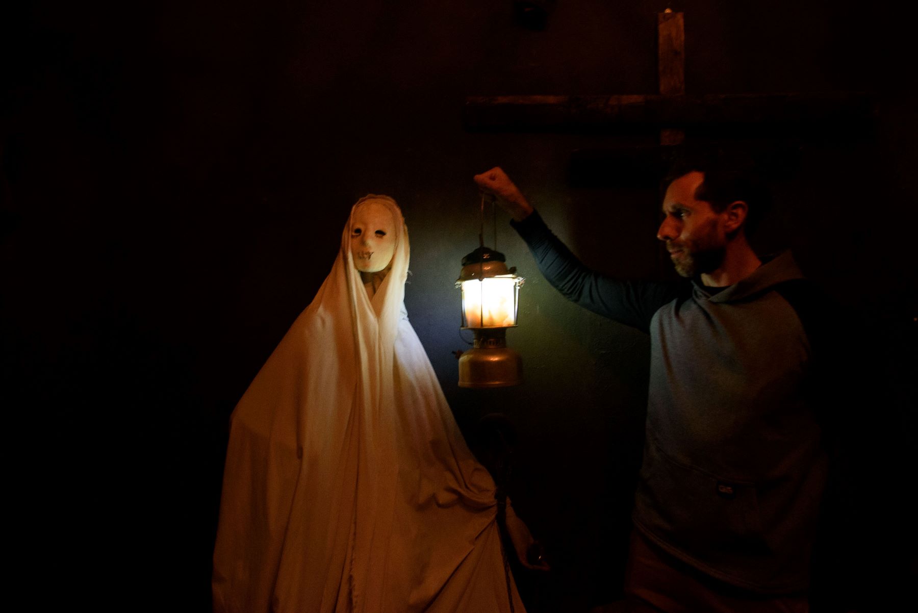 "El Templo": la sala de terror de 23 metros cuadrados que funciona en pleno centro de Bariloche