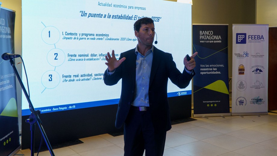 Esteban Domecq, consultor económico disertó en las jornadas organizadas por el Banco Patagonia en Bariloche. Foto: Marcelo Martinez