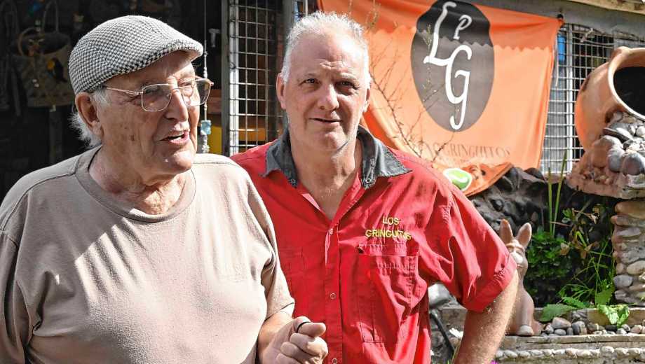 Osvaldo y José Luis Valentini, del parador Los Gringuitos en Valle Medio. (Foto: Juan Thomes)