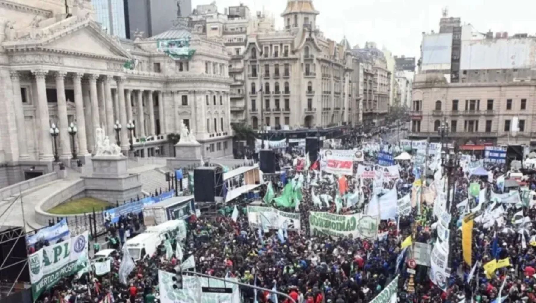 Previo al Día del Trabajador, la CGT convocó a una marcha contra el ...