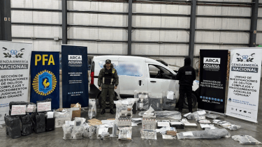Desbarataron una banda que contrabandeaba mercadería desde la Patagonia a Chile: secuestran dólares, armas y droga
