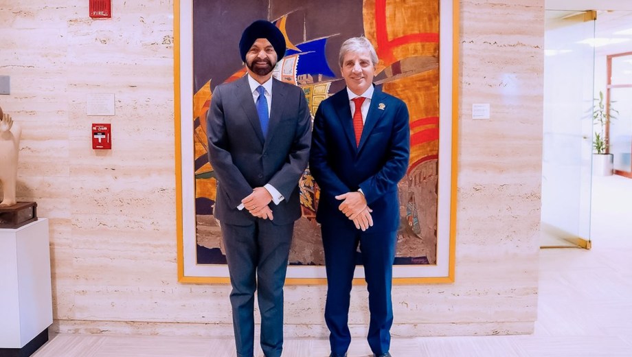 El ministro de Economía, Luis Caputo, mantuvo una reunión con el presidente del Banco Mundial, Ajay Banga, en Washington. (Foto: archivo)