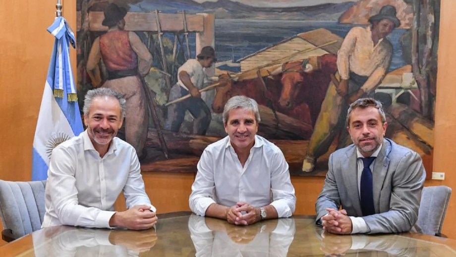 Luis Caputo realizará este miércoles una nueva licitación de deuda.