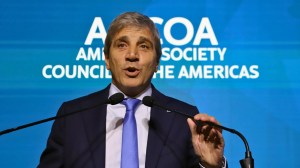 Dólares del FMI y récord de reservas: por qué el Gobierno admite que la «motosierra» llegó a su límite