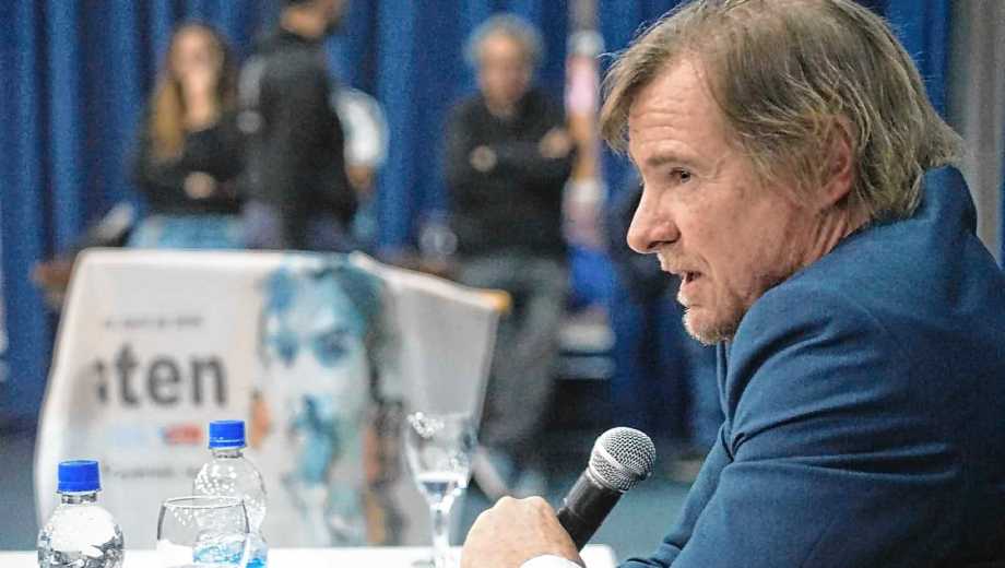 El juez Hugo Vaca Narvaja estuvo en Neuquén invitado por ATEN y la UNCO (foto gentileza ATEN)