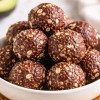 Imagen de Cómo hacer bolitas saludables de chocolate y palta: rápidas, económicas y sin horno