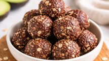 Imagen de Cómo hacer bolitas saludables de chocolate y palta: rápidas, económicas y sin horno