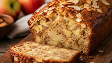 Budín de manzana, almendras y canela: receta casera, húmeda y aromática