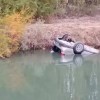 Imagen de Tragedia en Cinco Saltos: hallaron muerta a una persona dentro de un auto en un canal de riego