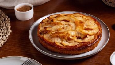 Descubrí el secreto de la torta invertida de manzanas sin harinas, perfecta para cualquier dieta