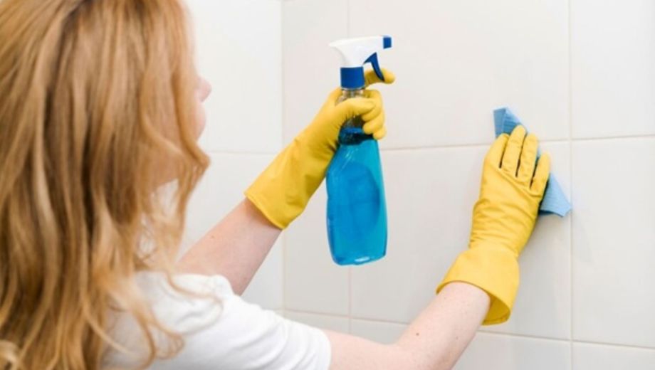 Cómo limpiar las juntas de los azulejos: el método para blanquear pisos y paredes sin esfuerzo.-