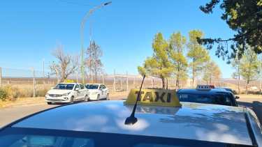Sale más caro viajar en taxis y remises en Cutral Co