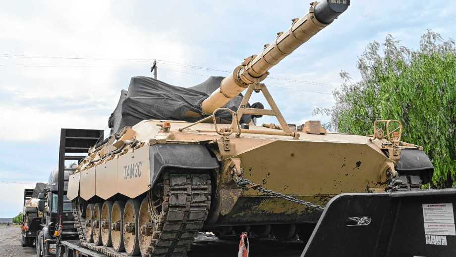 Los tanques TAM 2C-A2 y vehículos Stryker rodaron por primera vez en la Patagonia. Foto: archivo Juan Thomes.