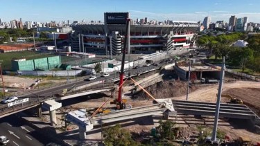 Tres obreros heridos tras el colapso de una excavación en una obra pluvial cerca del Monumental