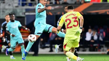 El Aston Villa de Dibu Martínez le ganó el Bologna de Santi Castro y se acerca a la semifinal de la Europa League