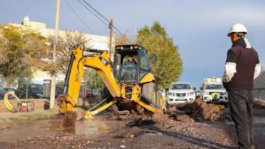 EPAS reparó el caño que dejó a ocho barrios sin agua en Neuquén: confirman que el servicio se normalizará con el paso de las horas