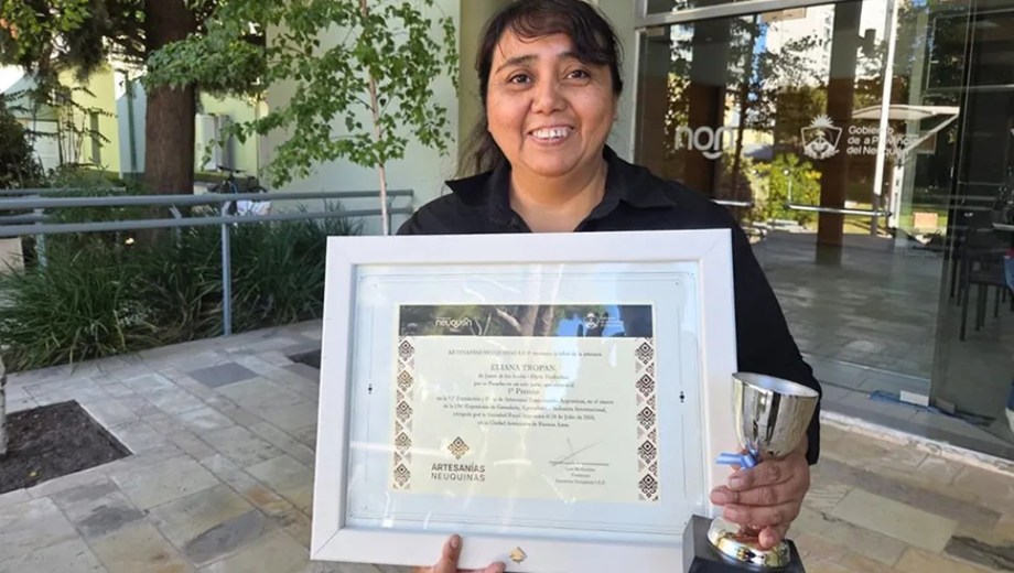 La mujer de 46 años recibió un reconocimiento del Gobierno de la Provincia del Neuquén. (Foto: Gentileza Neuquén Informa).