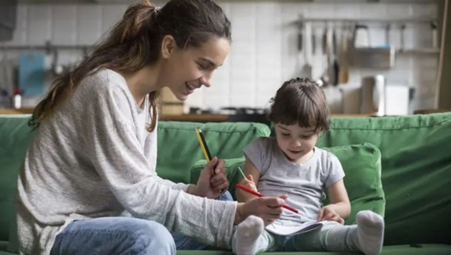 Niñeras y empleadas domésticas: claves para entender las diferencias y evitar conflictos laborales.-