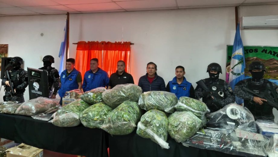 El operativo, realizado en la ciudad de Chos Malal, culminó con el hallazgo de 34 kilos de Cannabis Sativa. 
