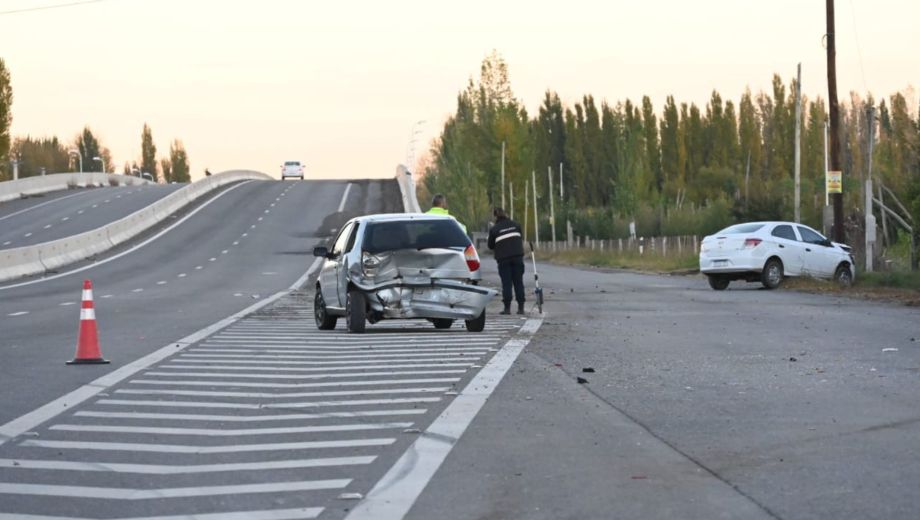 Fuerte choque sobre la Ruta 22. Foto: Juan Thomes