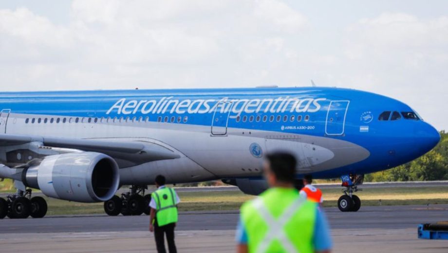 Vuelos a Neuquén y Río Negro en riesgo por el "apagón meteorológico" anunciado por el SMN: cuáles podrían registrar demoras