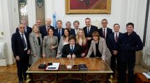 Imagen de La foto de «unión»: uno por uno, quiénes fueron a respaldar a Manuel Adorni en su exposición en el Congreso