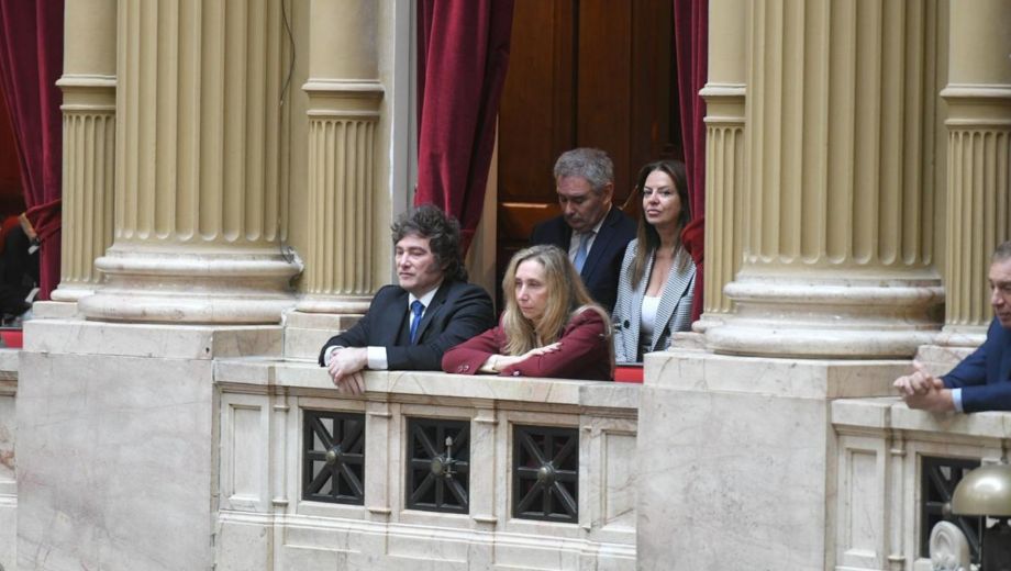 Javier Milei carga otra vez contra periodistas del Congreso: "Corruptos"