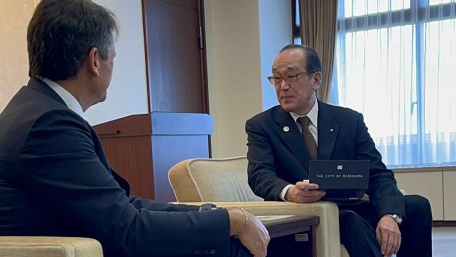 El alcalde de Hiroshima ofreció exponer en Neuquén la muestra internacional sobre la bomba en Hiroshima y Nagasaki (gentileza)