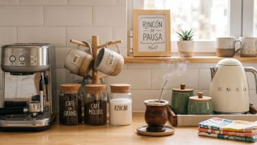 Un refugio antiestrés, cómo armar una estación de café o mate en casa sin gastar una fortuna