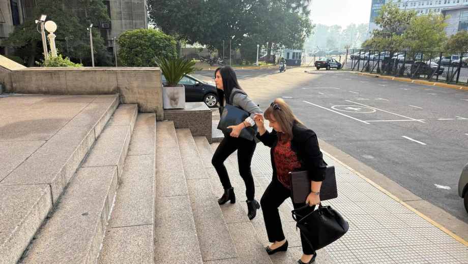 Graciela Isabel Molina y Victoria María José Cancio llegan a Comodoro Py. (Foto: Clarín Fotografía)