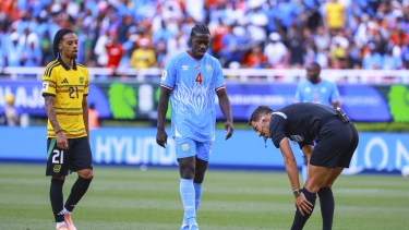 La lesión de Tello provocó un cambio de árbitros en el clásico entre Independiente y Racing
