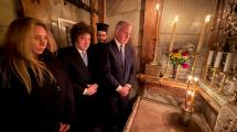 Imagen de Javier Milei rindió tributo a Francisco en el Santo Sepulcro al cumplirse un año de su partida