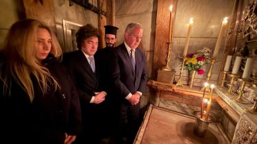 Javier Milei rindió tributo a Francisco en el Santo Sepulcro al cumplirse un año de su partida