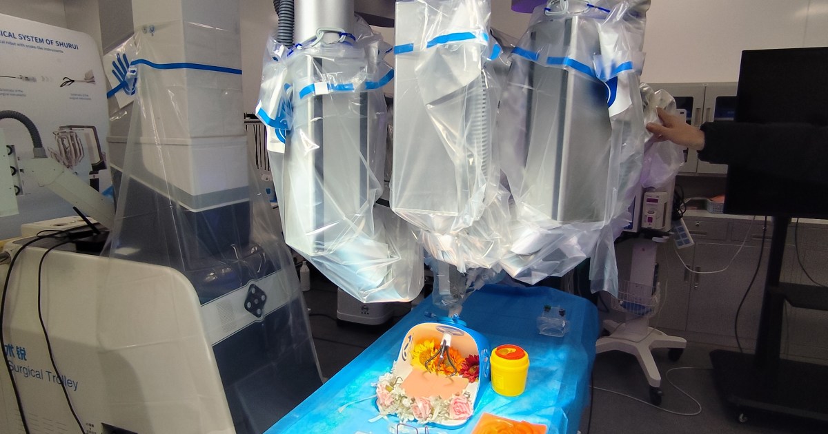 Cirujanos de Bariloche y Roca se capacitaron en cirugía robótica en el hospital más grande del mundo