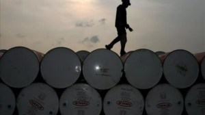 El petróleo baja otro 5% y cotiza a 78 dólares el barril, pero con proyecciones estables hasta 2031