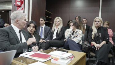 Segundo juicio por la muerte de Maradona: forenses exhibieron el video del cuerpo