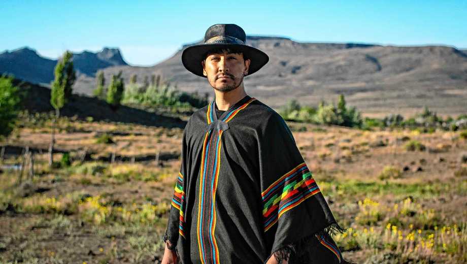 Jonathan Ceballes reunió a 14 artistas y 9 cantantes de la Patagonia para su videoclip. Foto: gentileza. 