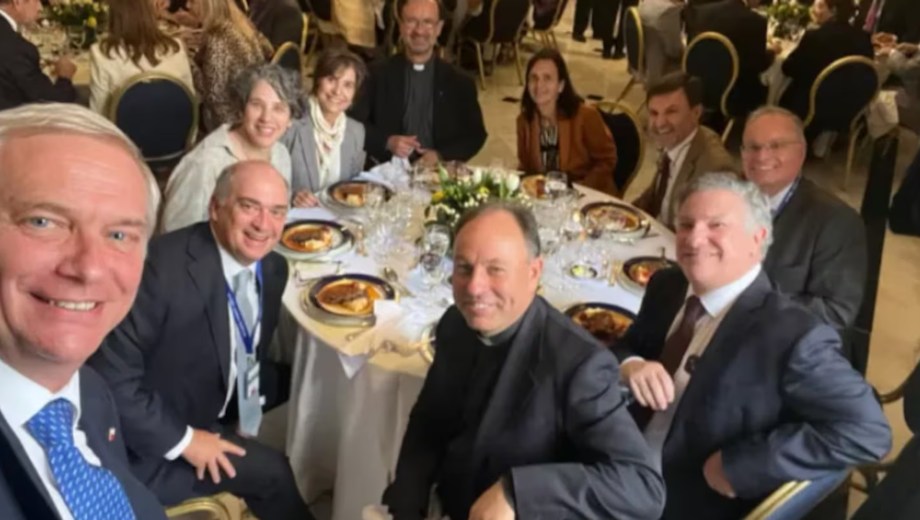 Más de 50 amigos del presidente de Chile asistieron a la reunión. (Foto: gentileza biobioChile).