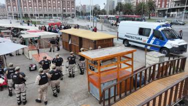 Megaoperativo en La “Saladita” de Mar del Plata: secuestraron más de 8 mil productos y desarmaron los puestos