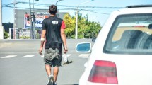 Imagen de Con sanciones y asistencia social, Neuquén eliminó la actividad de limpiavidrios