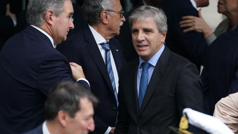 Luis Caputo viajará con el equipo económico a Estados Unidos para destrabar otro desembolso del FMI. (Foto: Clarín Fotografía)